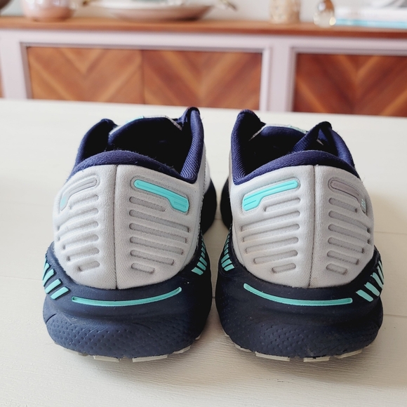 Brooks Adrenaline GTS in Grey / Peacoat / Aruba - Picture 11 of 16